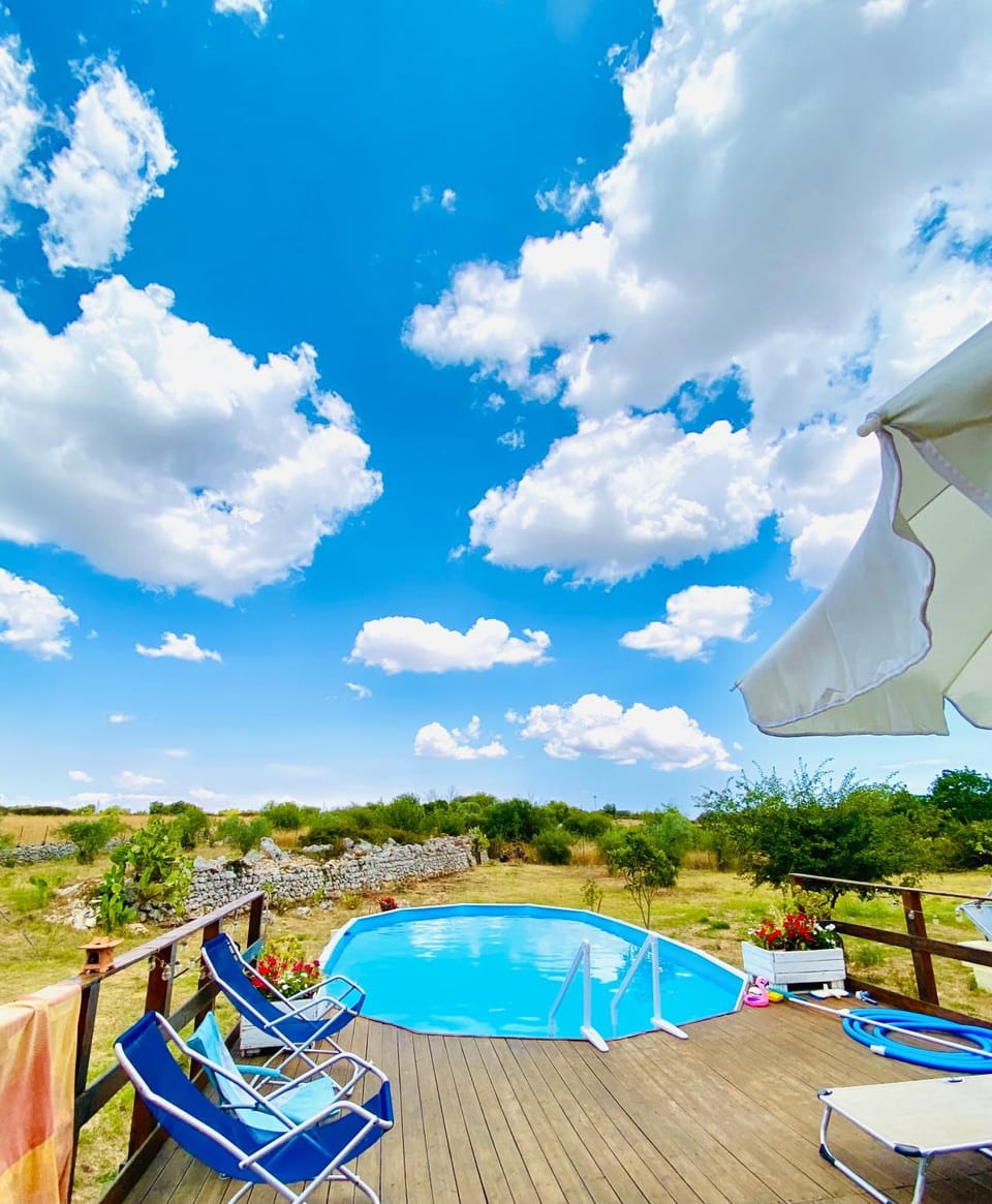 Day, Natural landscape, Pool view, Swimming pool, sunbed