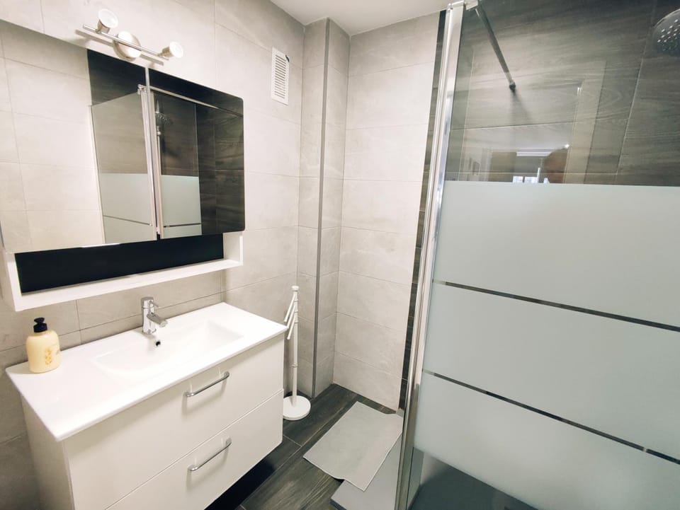 Shower, Bathroom