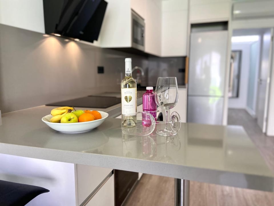 Kitchen or kitchenette, Food and drinks