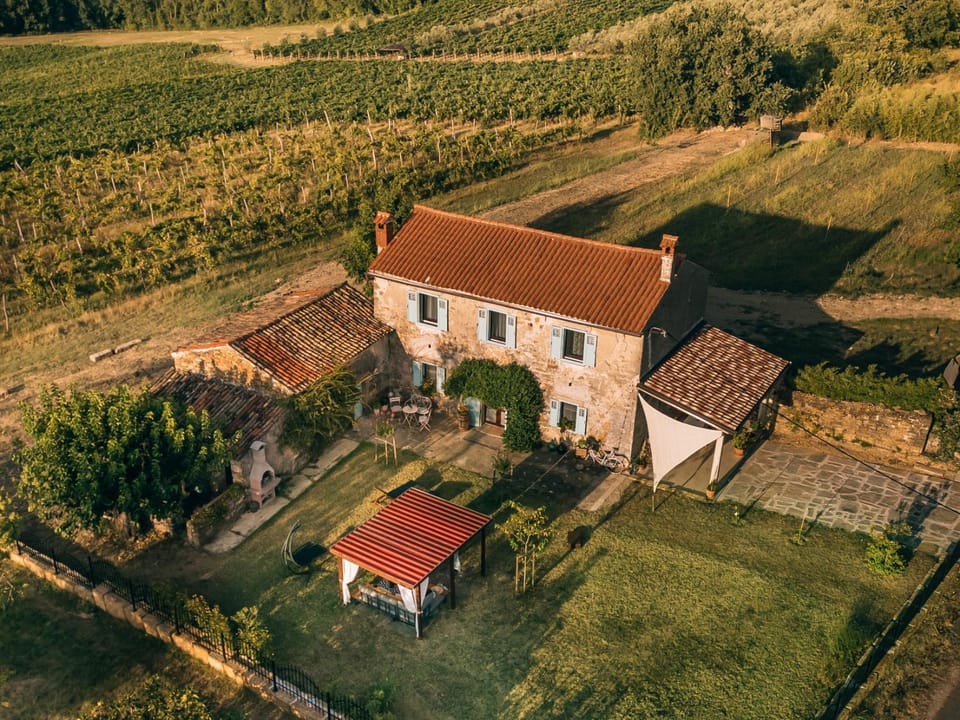 Property building, Facade/entrance, Bird's eye view, BBQ facilities, Garden