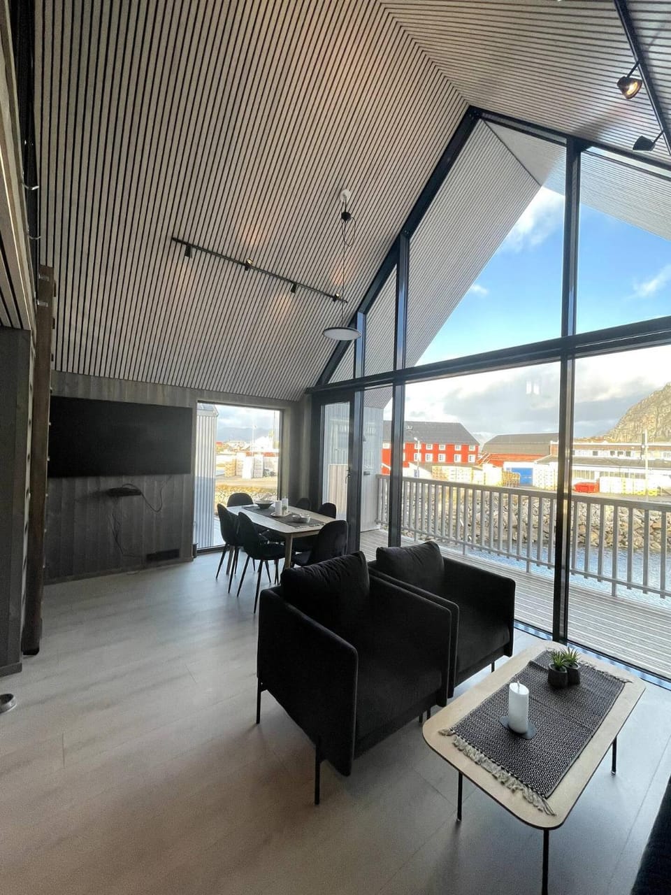 TV and multimedia, View (from property/room), Balcony/Terrace, Living room, Seating area, Dining area, Mountain view, Sea view