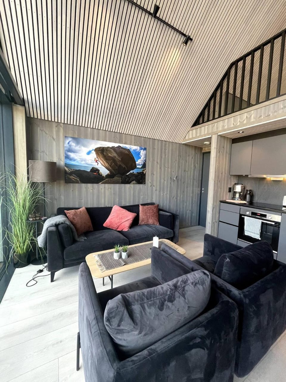 Kitchen or kitchenette, Living room, Seating area, kitchen