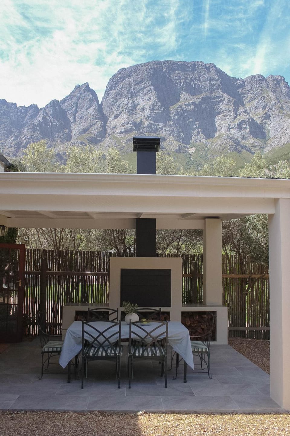 Patio, BBQ facilities, Garden, Mountain view