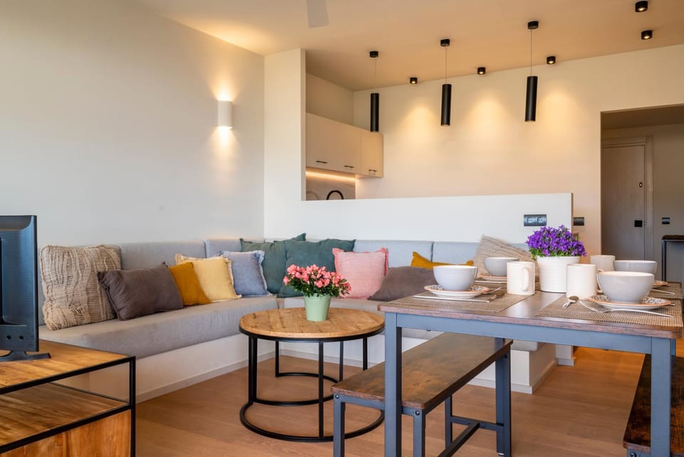 Living room, Seating area, Dining area