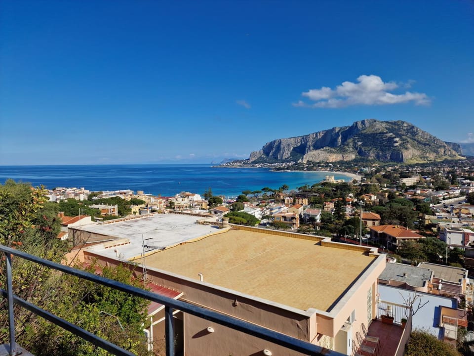 Property building, Nearby landmark, Day, Natural landscape, Balcony/Terrace, Balcony/Terrace, City view, Mountain view, Sea view