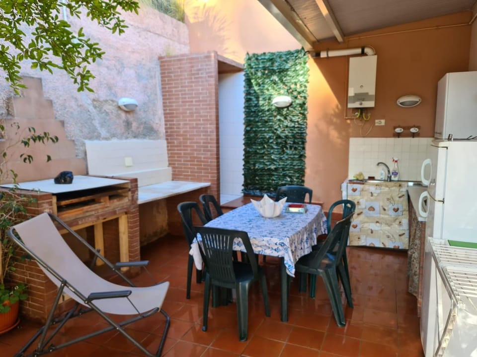 Property building, Patio, Day, Garden, Garden, Kitchen or kitchenette, Living room, Seating area, Dining area, Garden view, Garden view, Breakfast, minibar, oven, pet friendly