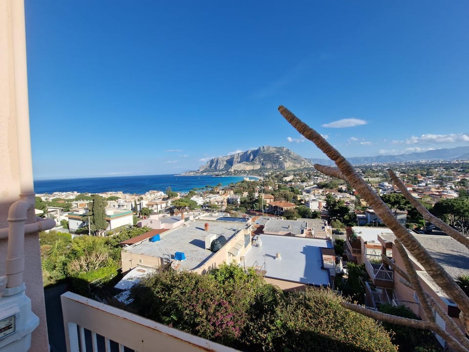 Property building, Nearby landmark, Day, Neighbourhood, Natural landscape, Bird's eye view, Balcony/Terrace, Balcony/Terrace, City view, Mountain view, Sea view
