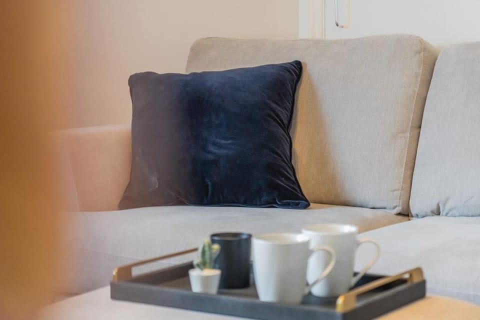 PRIME SPOT FOR ASCOT & WINDSOR - 2 BEDROOMS - By Tempstay Apartment in England