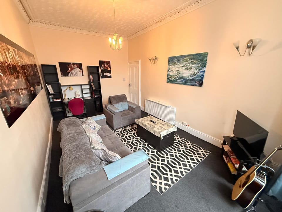 Paisley Pad Glasgow Gateway second floor flat Apartment in Paisley