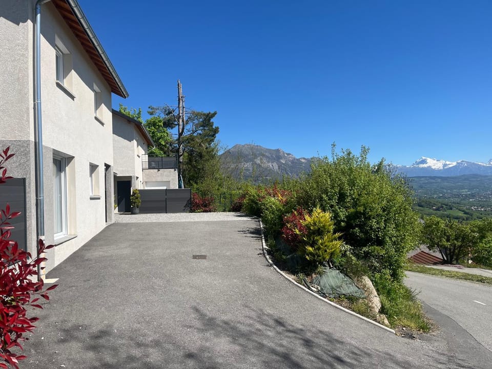 Villa Côté Ceüze Pelleautier House in Provence-Alpes-Côte d'Azur