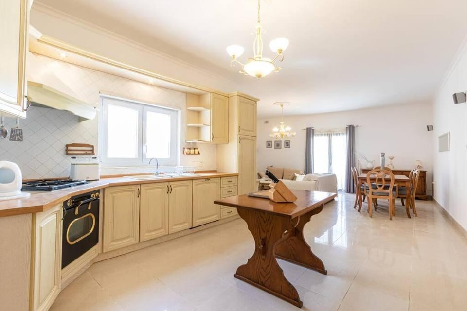 Spacious 3 Bedroom, 2 bathroom, Apt in Sliema Apartment in Sliema