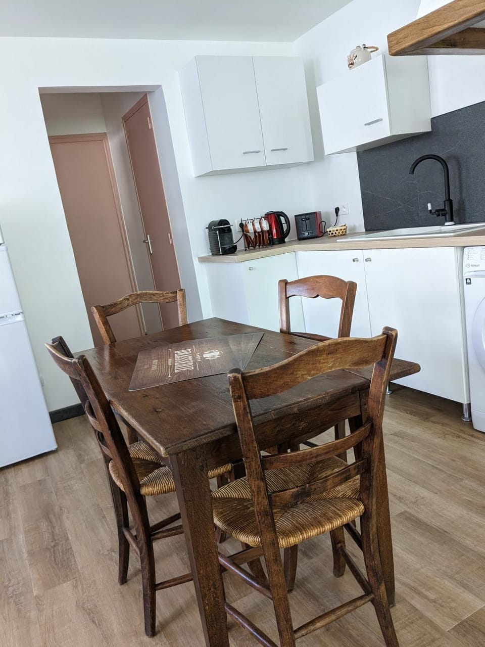 Kitchen or kitchenette, Dining area, oven, stove, toaster