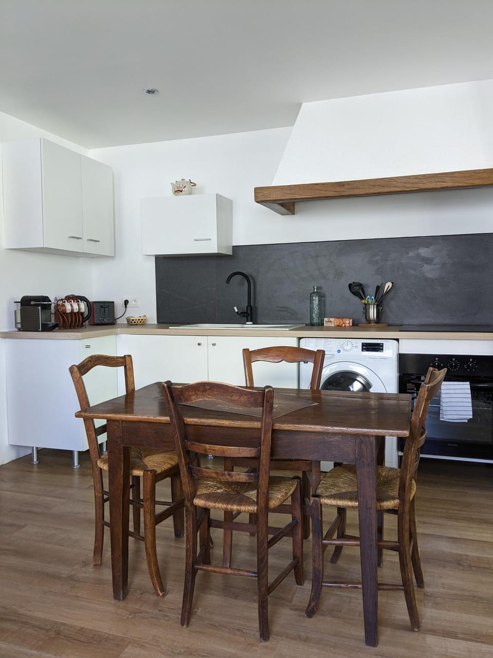 Coffee/tea facilities, Kitchen or kitchenette, Dining area, pet friendly