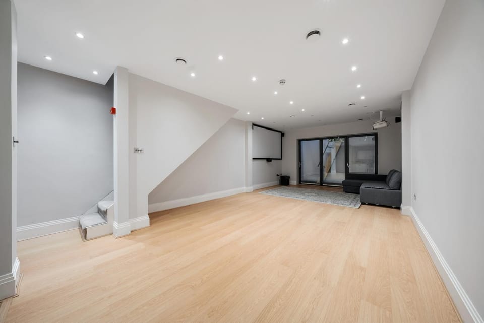 City Centre - Townhouse - Stay 10 - Cinema Room House in London Borough of Southwark