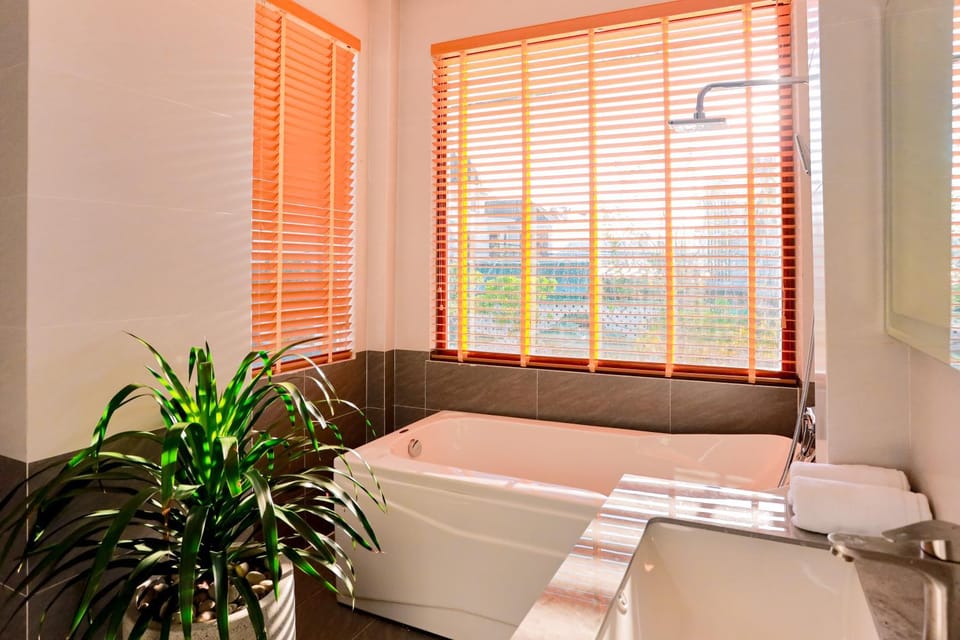 Hot Tub, Bath
