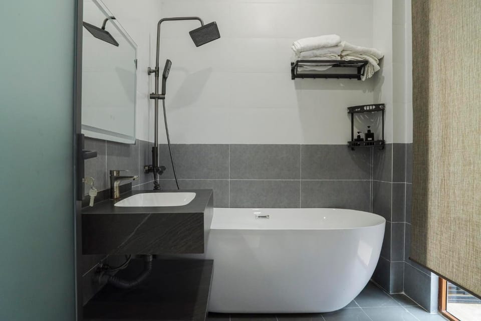 Toilet, Bath