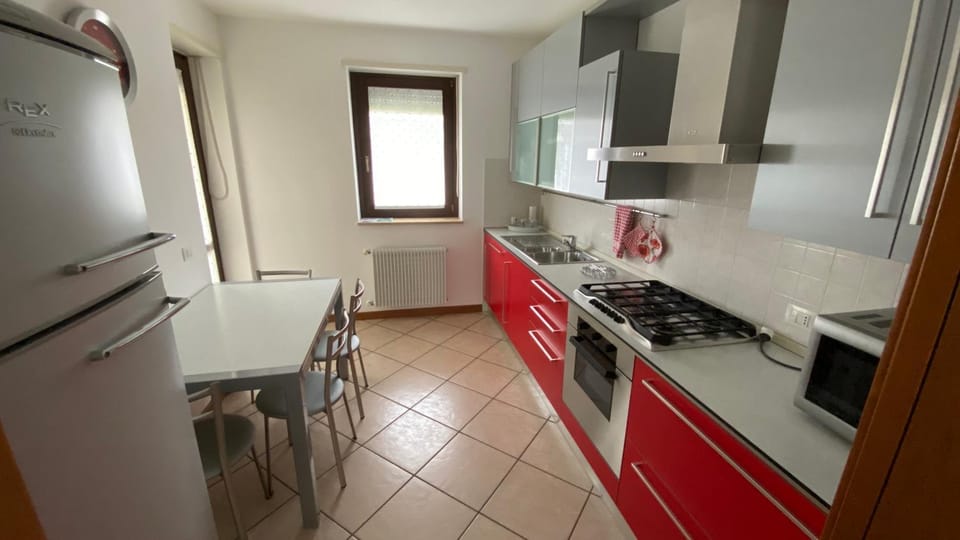 Kitchen or kitchenette, Dining area, dishwasher, minibar, pet friendly, stove