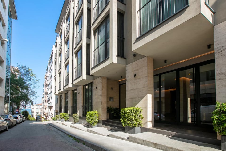 Property building, Day, Neighbourhood, Street view, Location, Parking