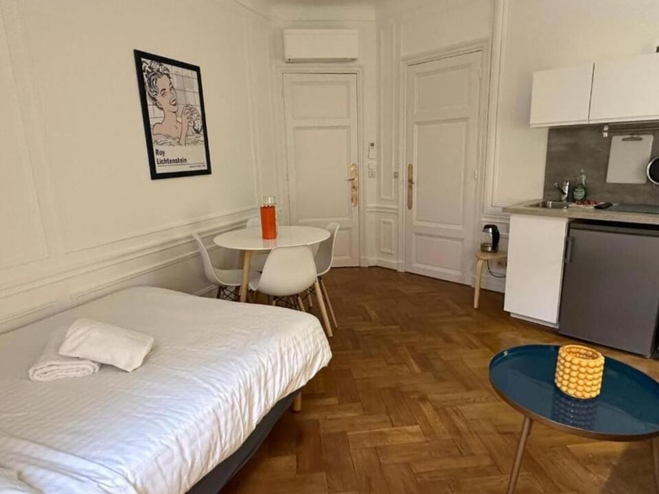 Luxurious 2 bedrooms on Promenades des Anglais Apartment in Nice