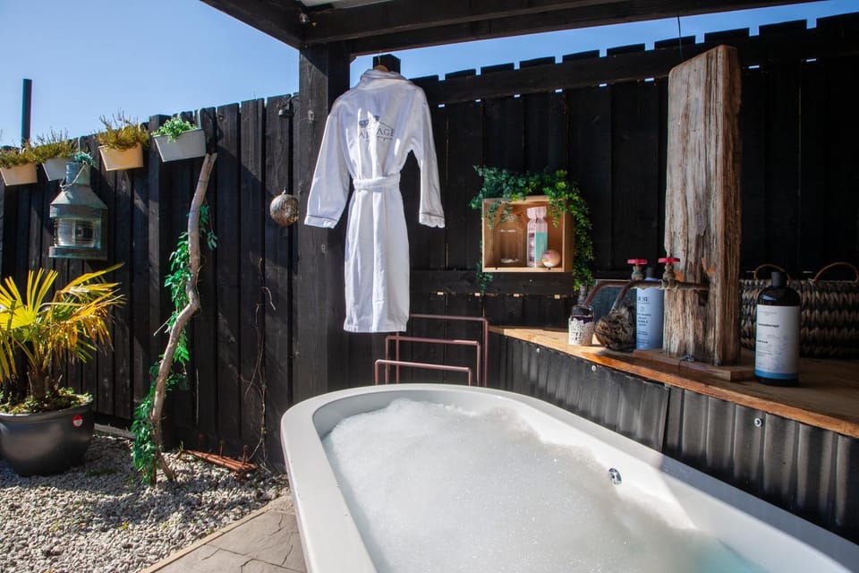 Open Air Bath, Bath
