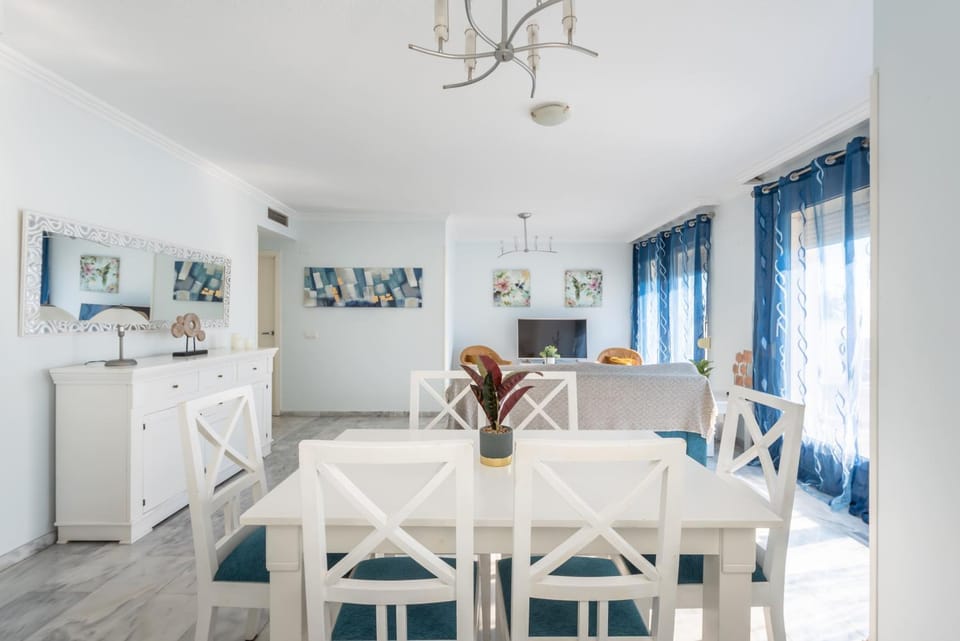 TV and multimedia, Living room, Seating area, Dining area, air conditioner