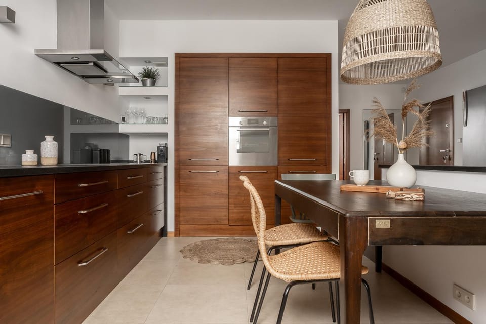 Kitchen or kitchenette, Dining area, stove