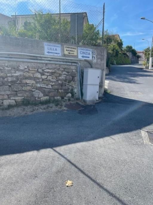 Appartamento vista mare mozzafiato con piscina, campi da tennis Apartment in Liguria