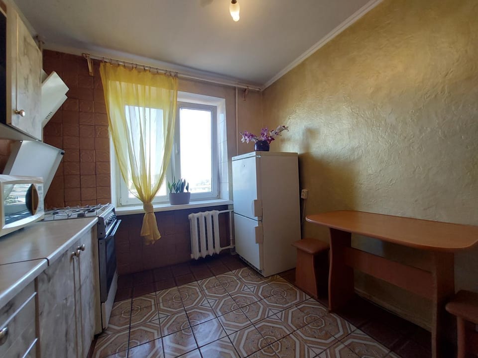 Kitchen or kitchenette, oven