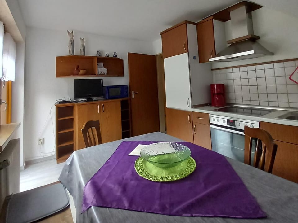 Property building, Kitchen or kitchenette, Living room