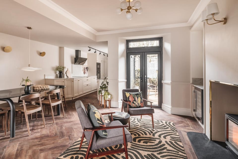 Photo of the whole room, Seating area, Dining area