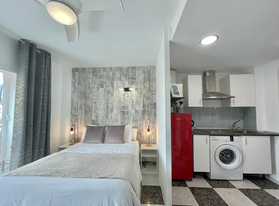 Bed, Kitchen or kitchenette