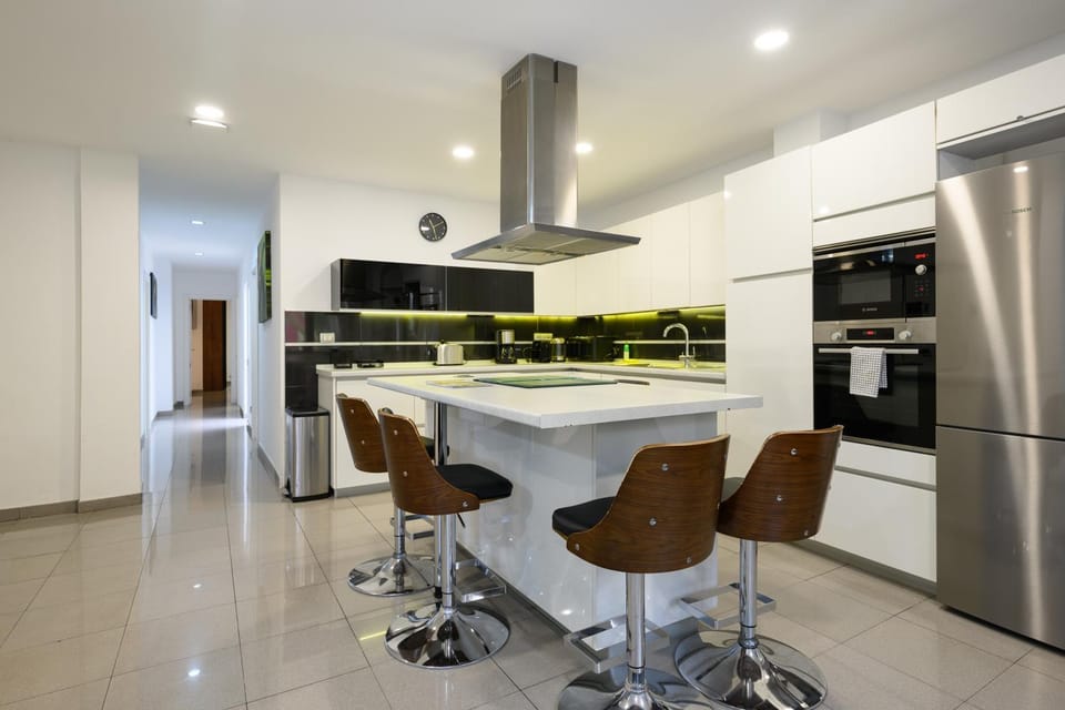 Kitchen or kitchenette, Dining area, dishwasher, oven, stove