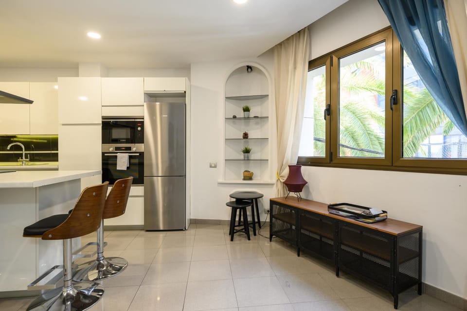 Kitchen or kitchenette, Dining area, oven, stove, toaster