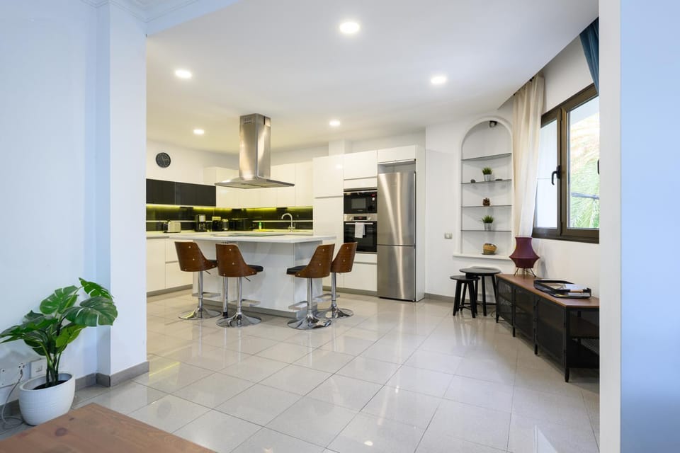 Kitchen or kitchenette, Living room, Dining area, oven, stove