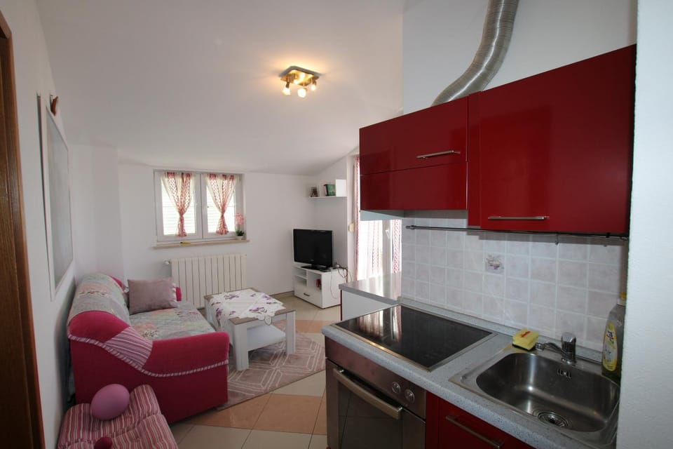 TV and multimedia, Kitchen or kitchenette, Living room, stove