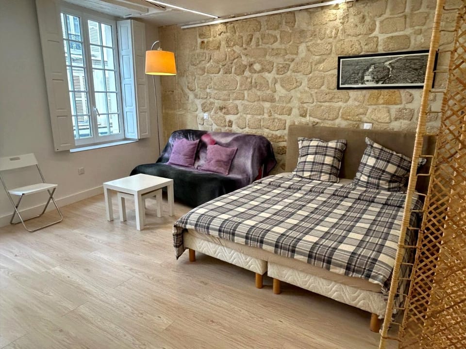Bed, Living room, Photo of the whole room, Bedroom
