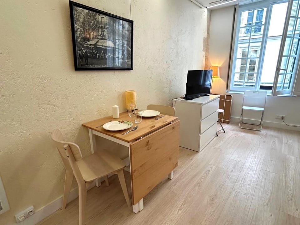 TV and multimedia, Living room, Dining area