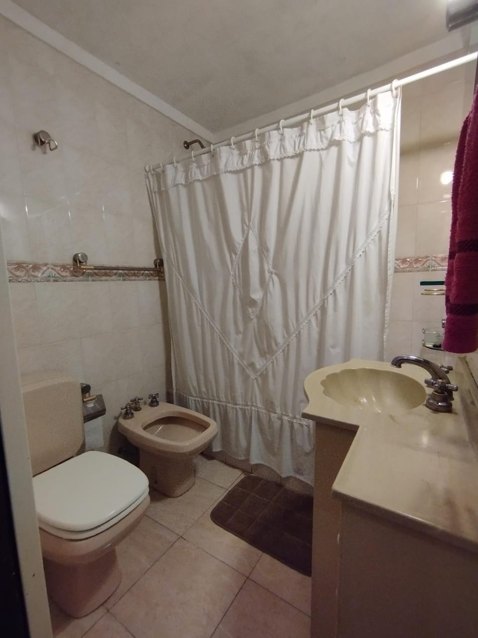 Shower, Bathroom, bidet, towels