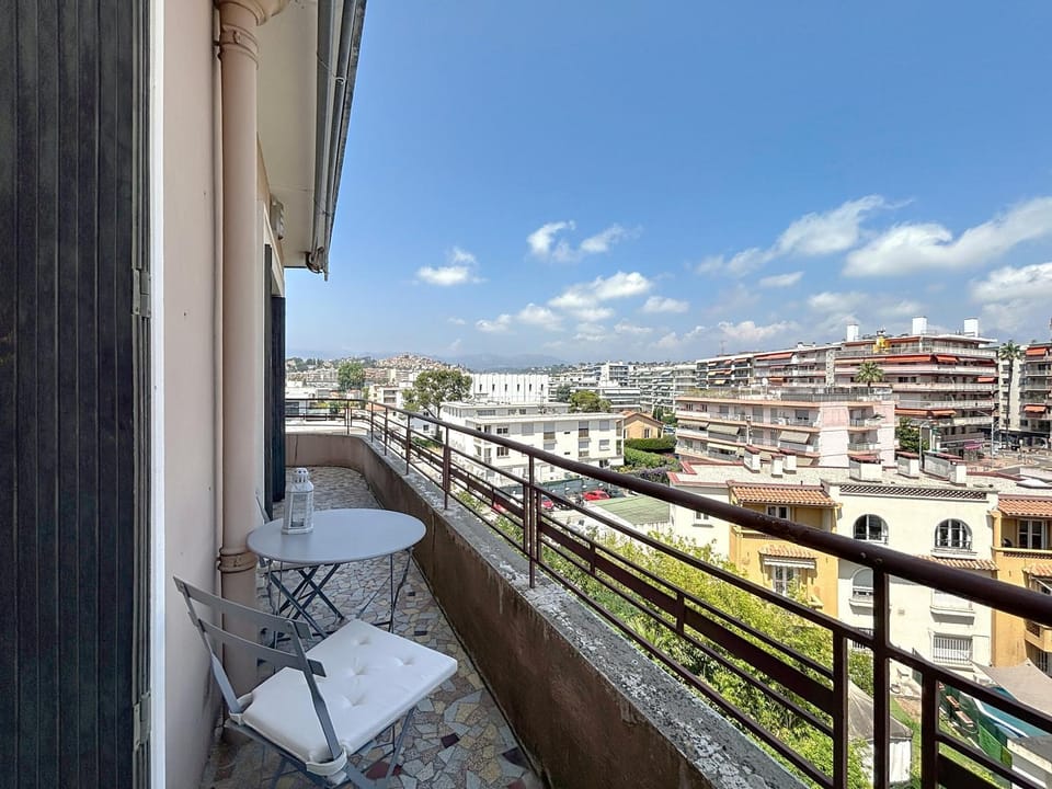 Balcony/Terrace, City view