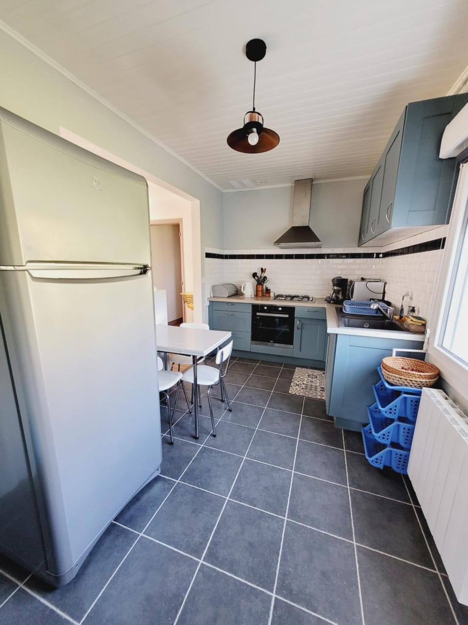 Dining area, minibar, oven