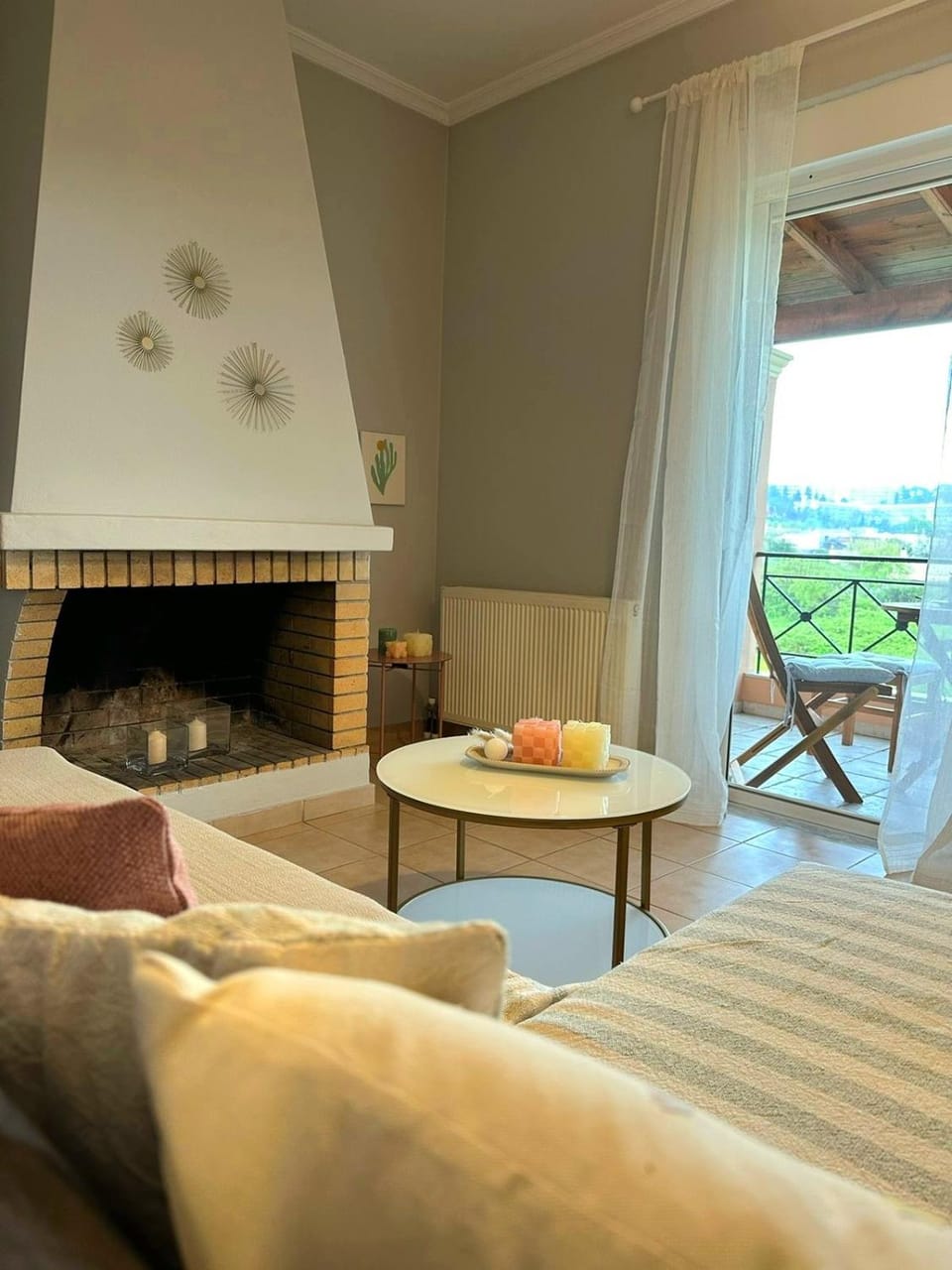 Living room, Garden view, flat iron