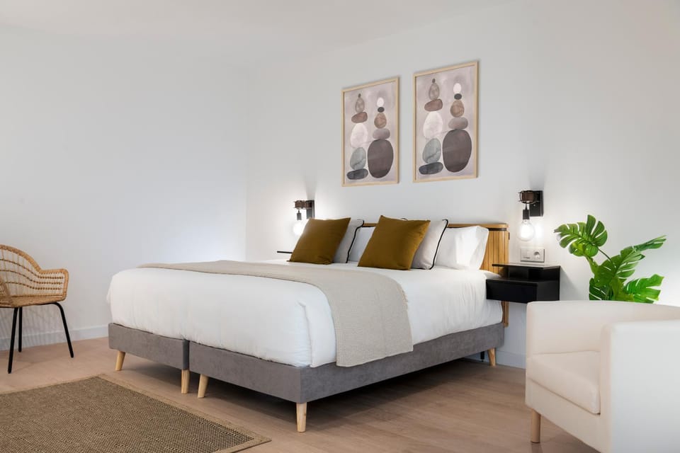 Bed, Photo of the whole room, Bedroom