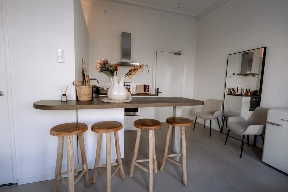 Dining area, kitchen