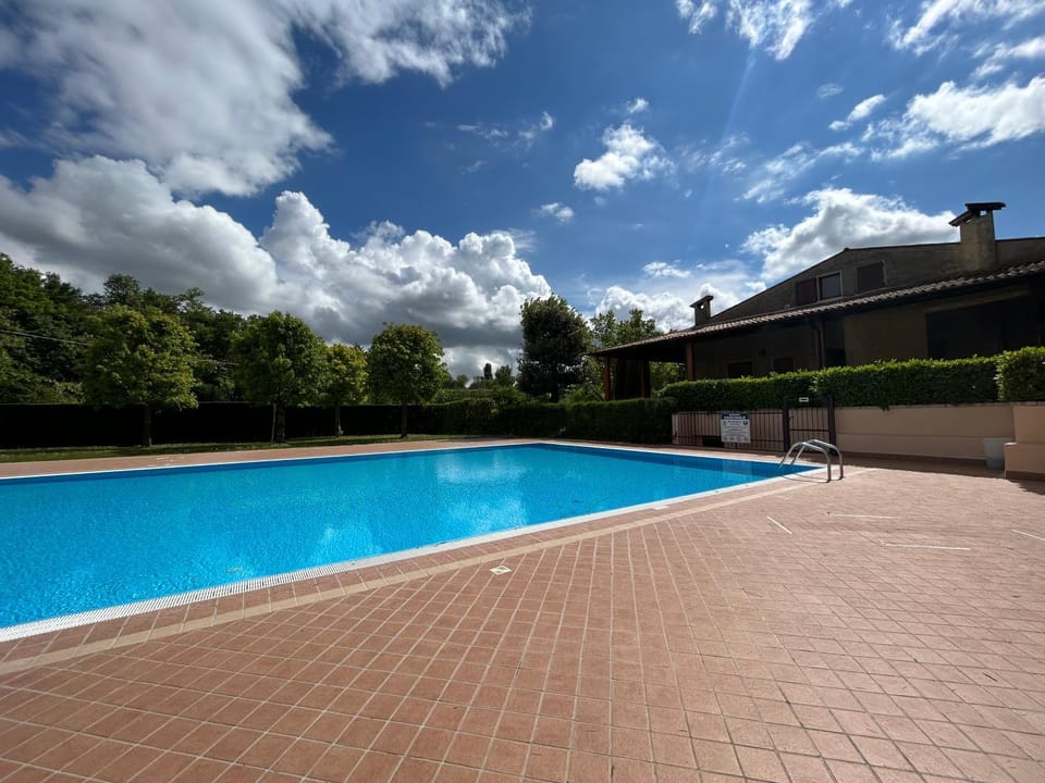 Pool view, Swimming pool, sunbed