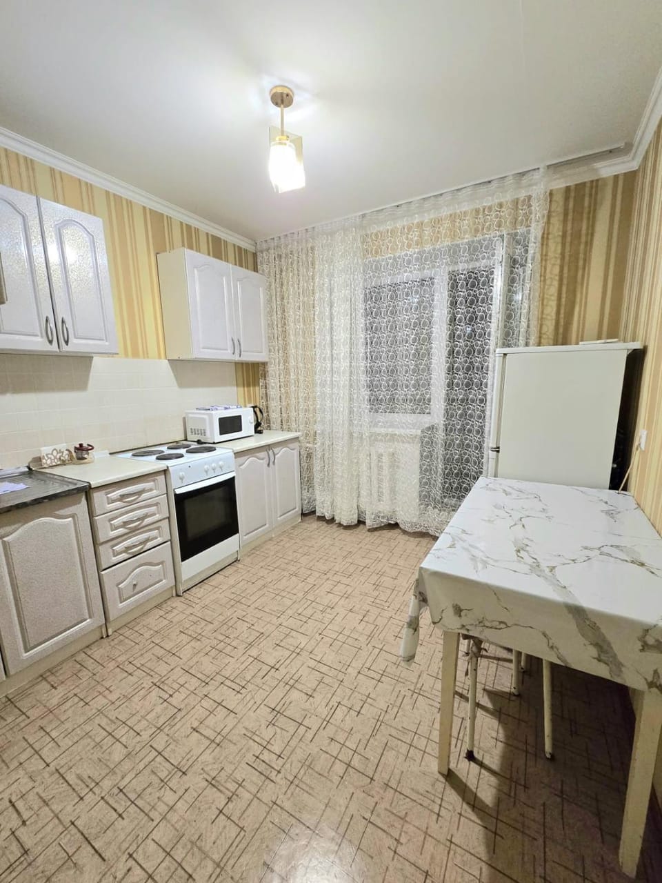 Kitchen or kitchenette, Dining area, oven, stove
