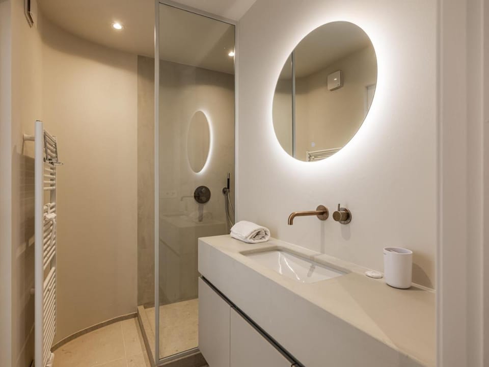 Shower, Bathroom, internet, towels