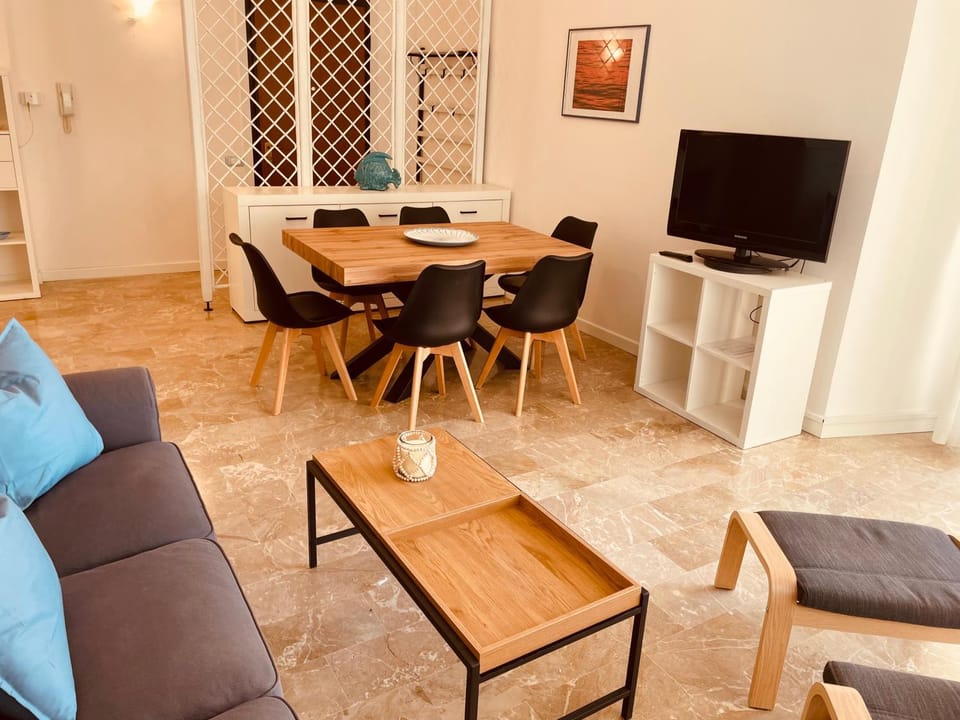 Living room, Dining area