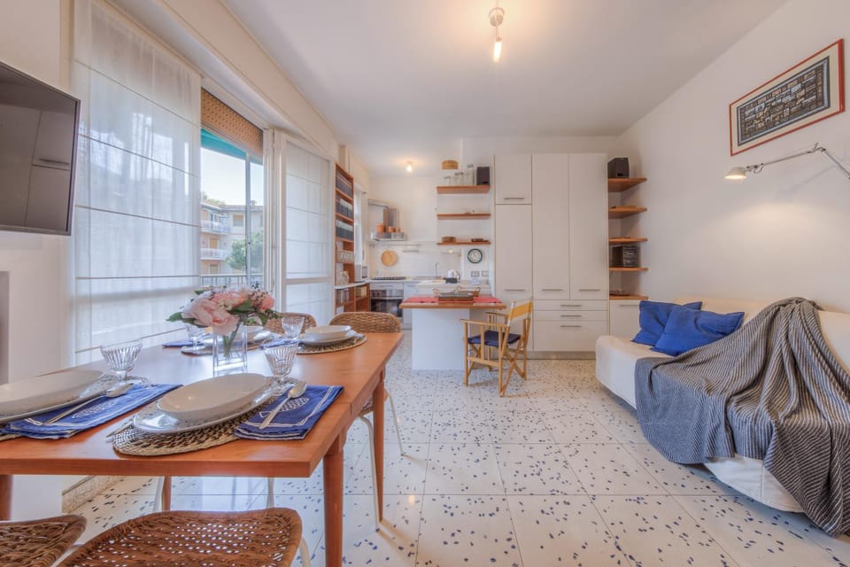 Kitchen or kitchenette, Living room, Dining area