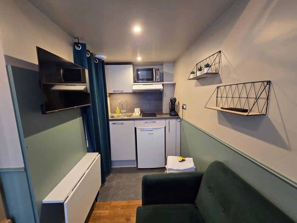 2G- Studio tout équipé avec cuisine proche Paris Apartment in Issy-les-Moulineaux