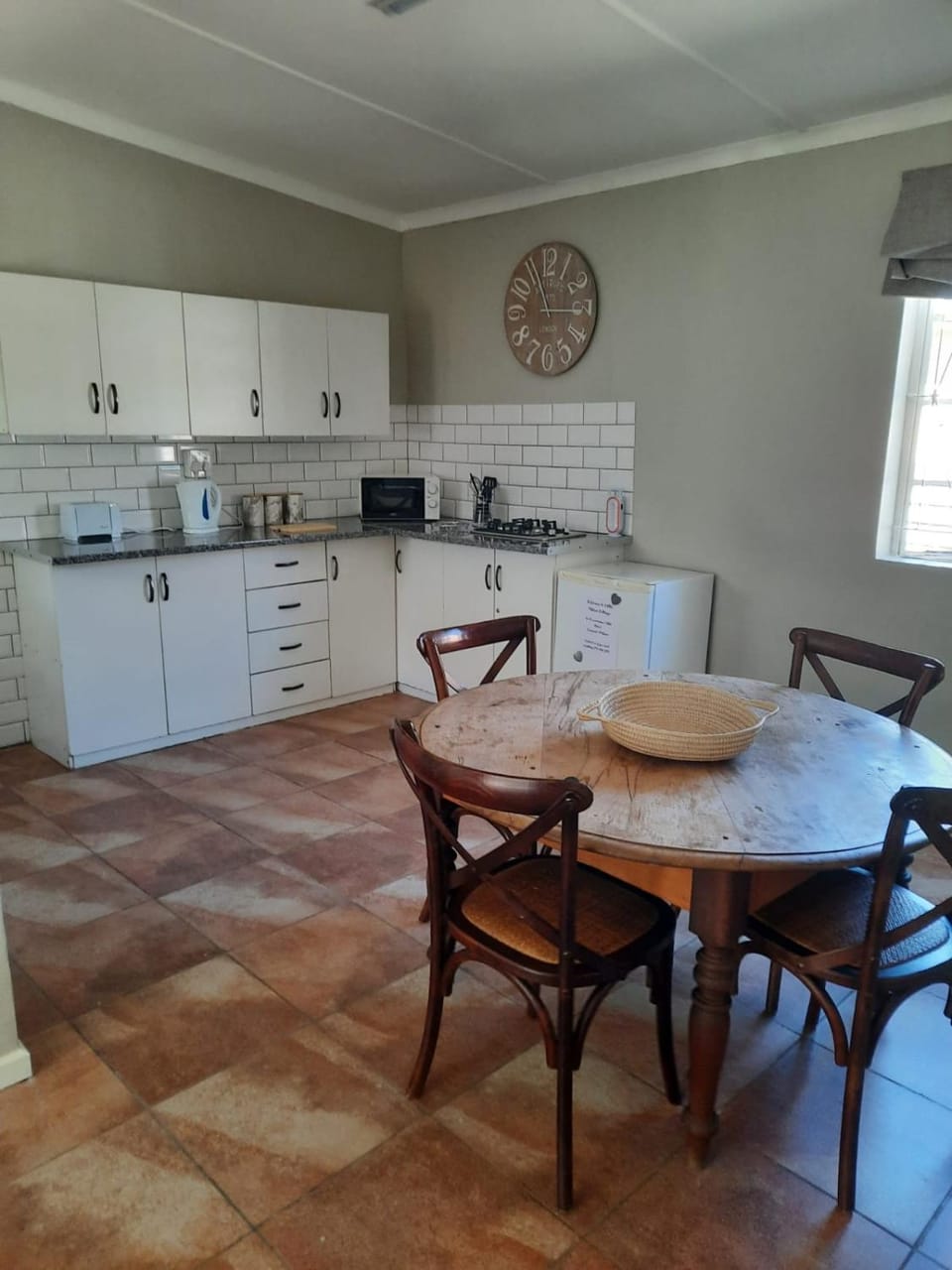 Kitchen or kitchenette, Dining area, minibar, stove, toaster